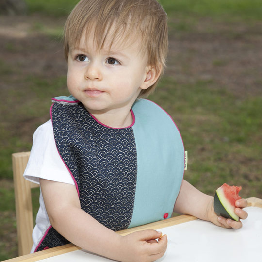 Los baberos de Buhkids son grandes y tienen una función recoge migas. Están fabricados en algodón ecológico y son un regalo perfecto.