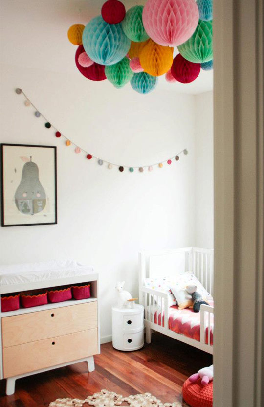 Decoración barata para bebés: globos de papel