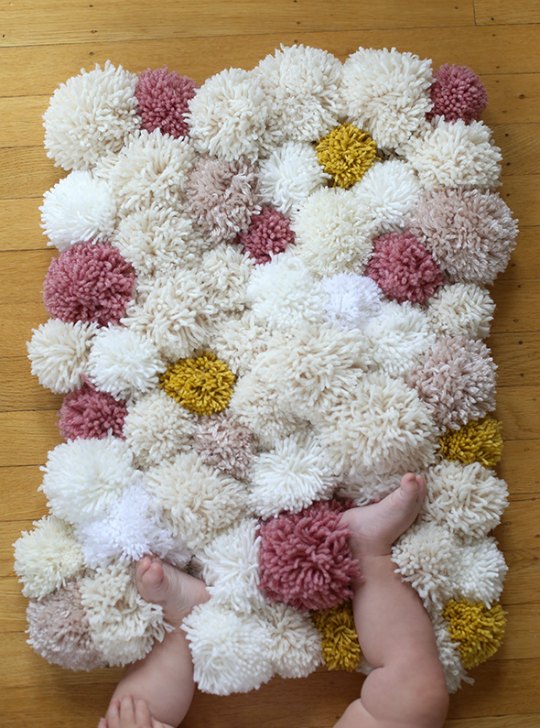 diy-alfombra-pompones-1