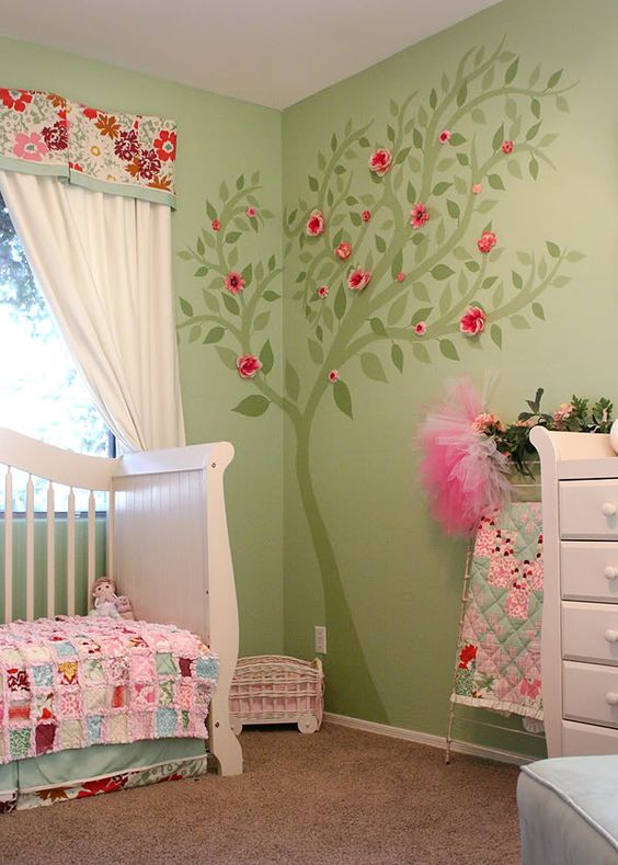 decorar con árboles el cuarto del bebé