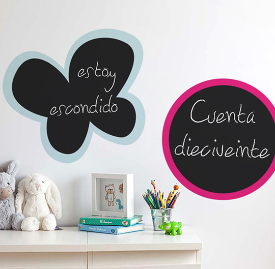 Nicolasito diseña vinilos para niños