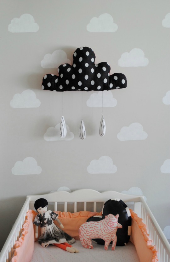 Decorar la habitación del bebé con nubes